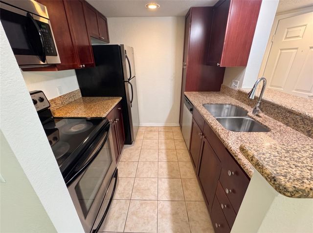 5124 CONROY ROAD 33, Orlando, FL 32811