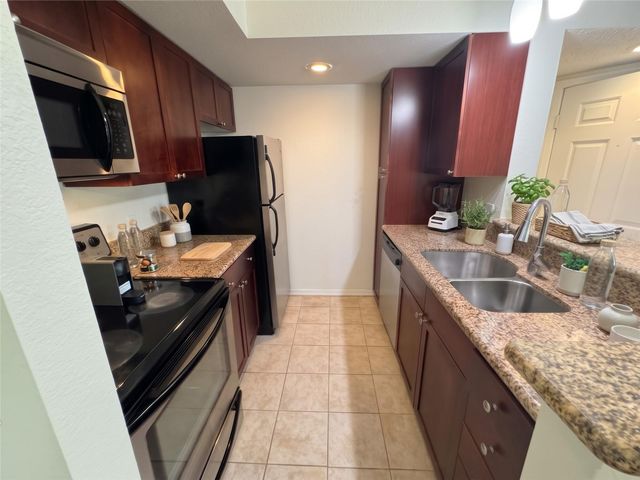 5124 CONROY ROAD 33, Orlando, FL 32811