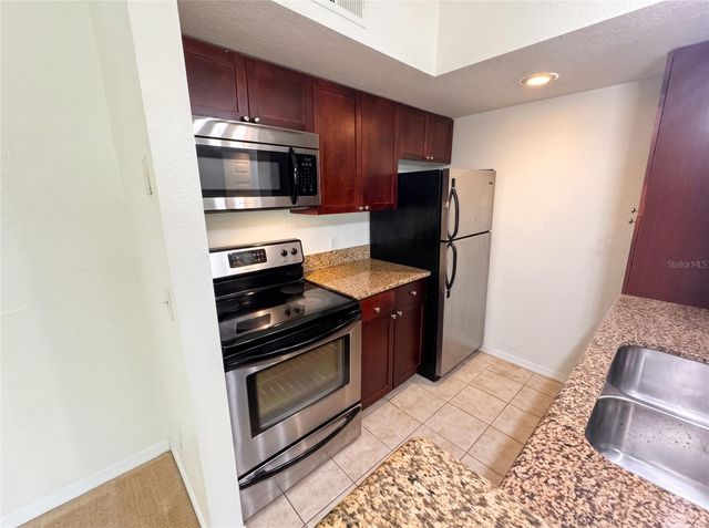 5124 CONROY ROAD 33, Orlando, FL 32811