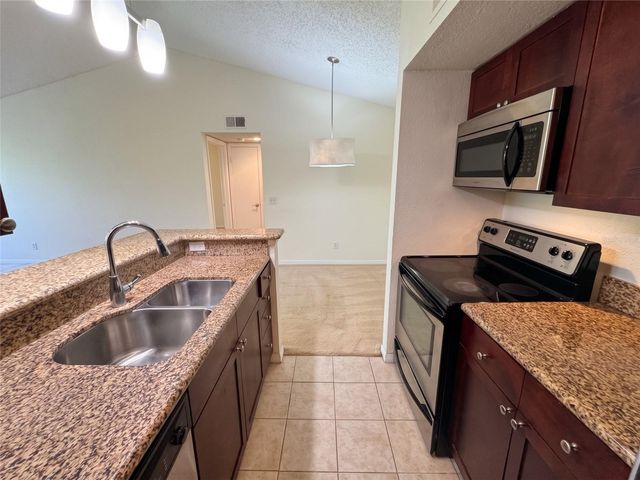 5124 CONROY ROAD 33, Orlando, FL 32811