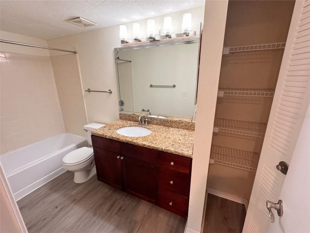5124 CONROY ROAD 33, Orlando, FL 32811
