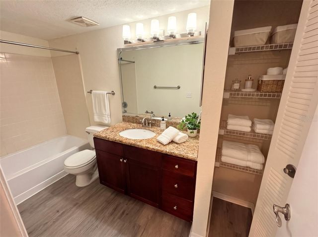 5124 CONROY ROAD 33, Orlando, FL 32811