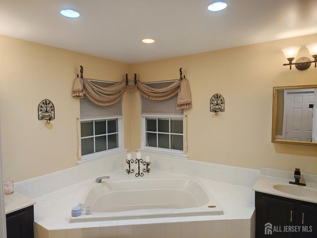 3 Treetops Circle, Princeton, NJ 08540