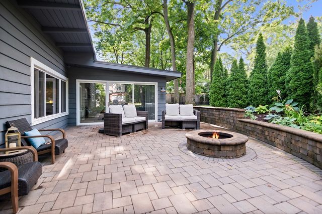 645 Indian Road, Glenview, IL 60025