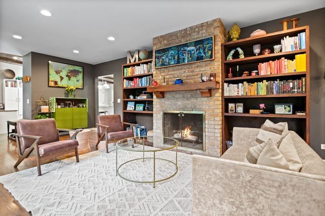 645 Indian Road, Glenview, IL 60025