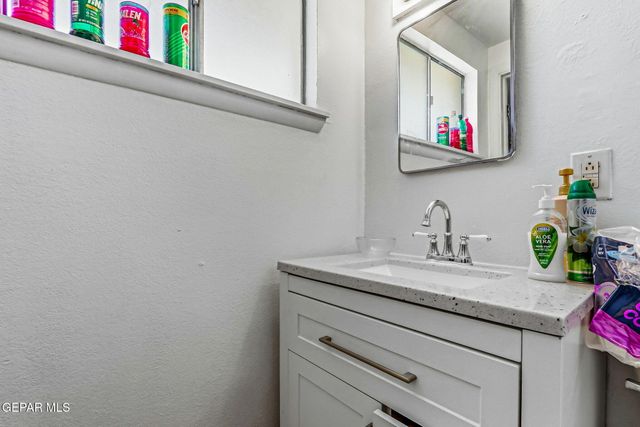 501 S 8th Street, Anthony, TX 79821