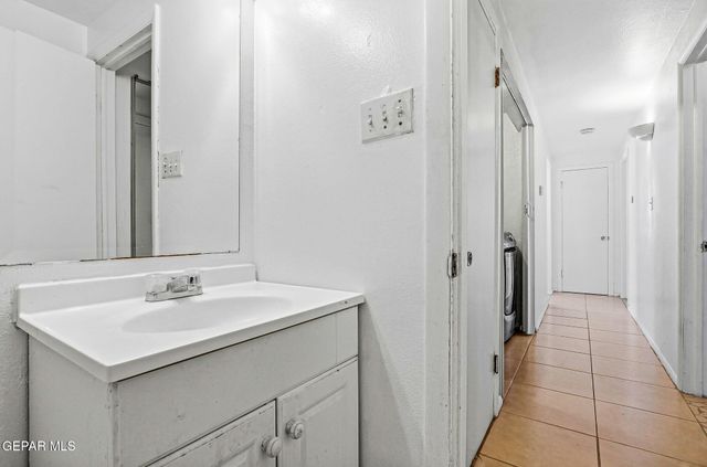 501 S 8th Street, Anthony, TX 79821