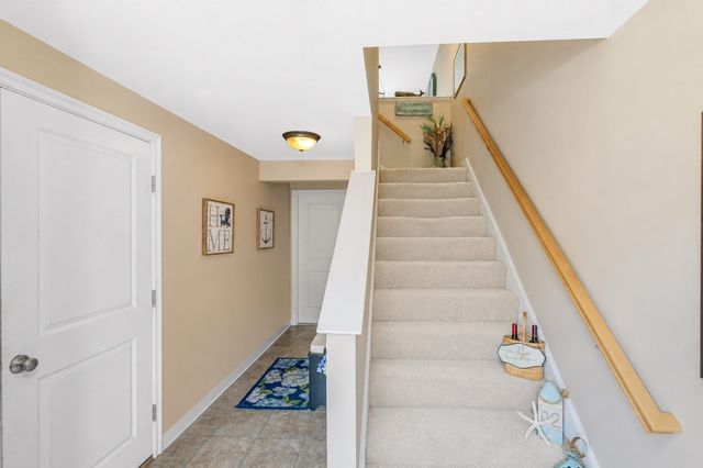 11 Partridge Ln B, Salisbury, MA 01952
