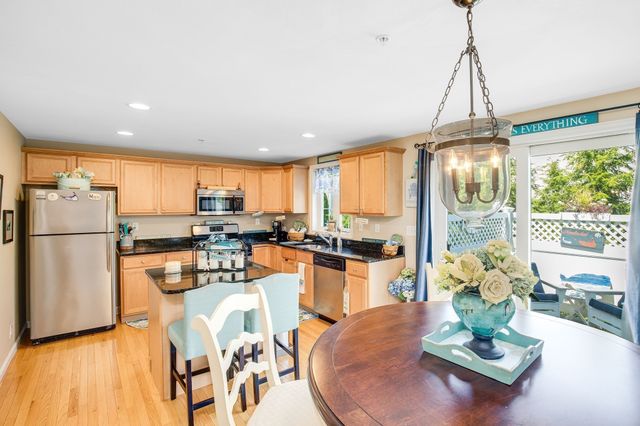 11 Partridge Ln B, Salisbury, MA 01952