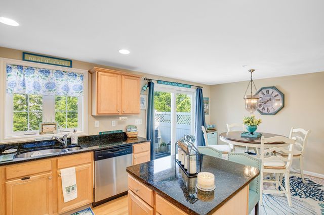 11 Partridge Ln B, Salisbury, MA 01952