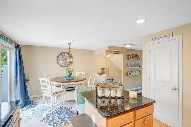 11 Partridge Ln B, Salisbury, MA 01952