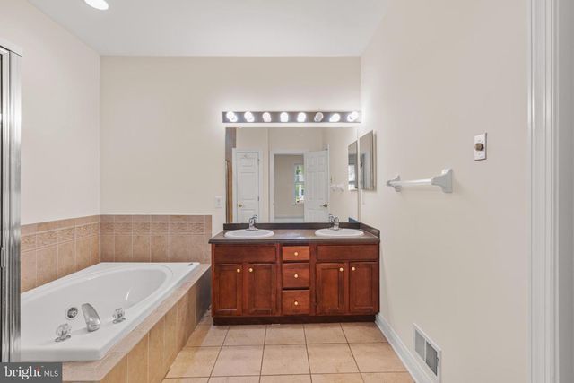 102 BURNET CRES, Robbinsville, NJ 08691