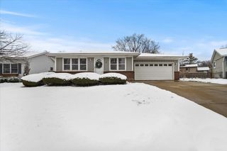 2 Yew Court, Bloomington, IL 61701