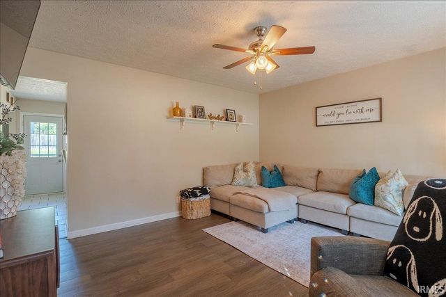 518 Gun Powder Lane, Evansville, IN 47711