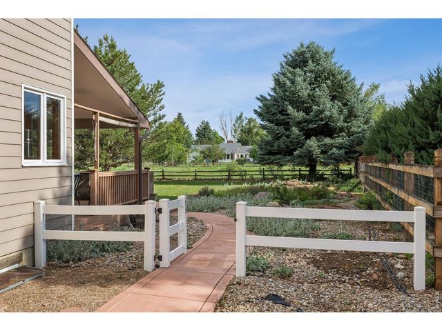 6852 Peppertree Dr, Niwot, CO 80503
