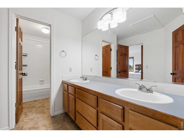 6852 Peppertree Dr, Niwot, CO 80503