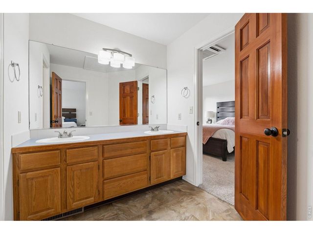 6852 Peppertree Dr, Niwot, CO 80503