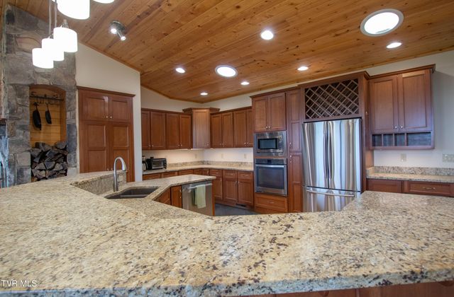 11106 Tree Top Drive, Meadowview, VA 24361