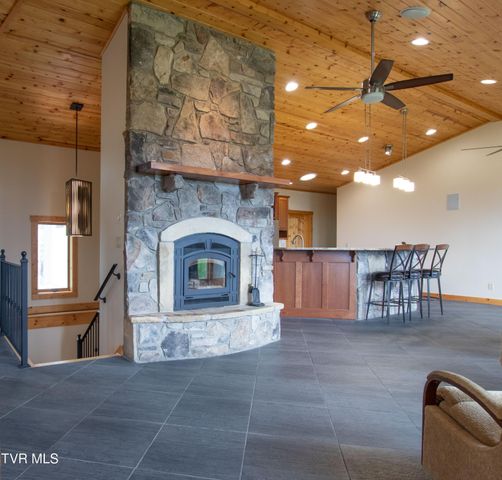 11106 Tree Top Drive, Meadowview, VA 24361