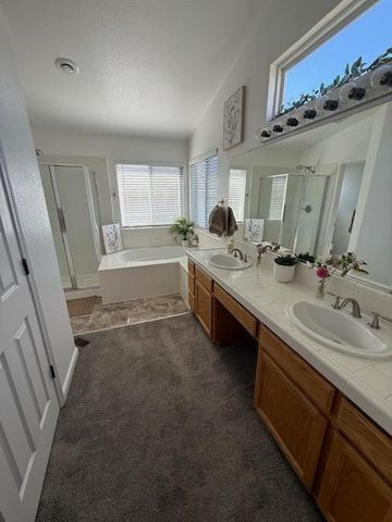 1709 Queensland Ave, Manteca, CA 95337