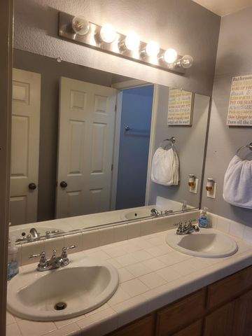 1709 Queensland Ave, Manteca, CA 95337