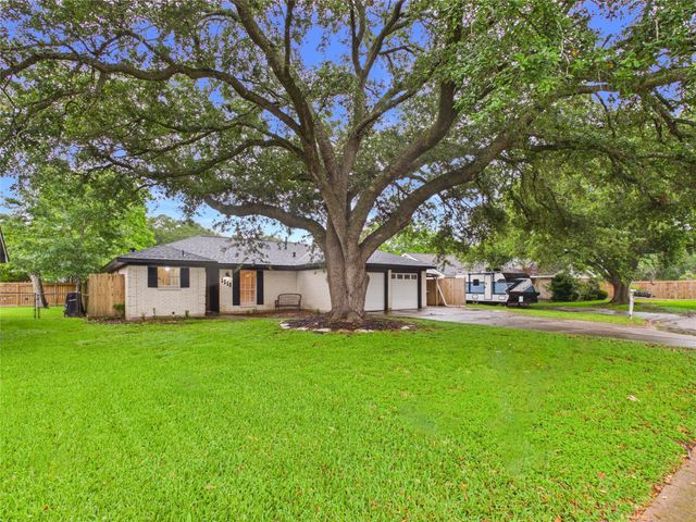 1213 Southbend Drive, Alvin, TX 77511