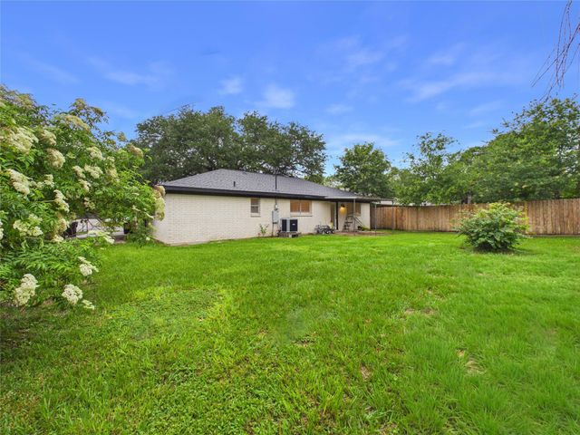 1213 Southbend Drive, Alvin, TX 77511