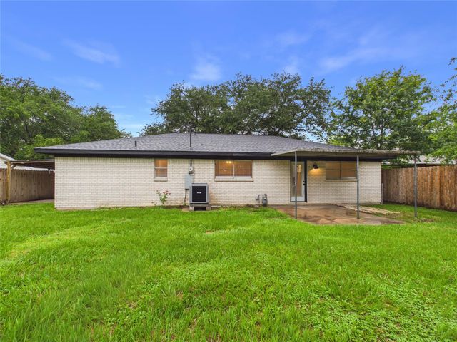 1213 Southbend Drive, Alvin, TX 77511