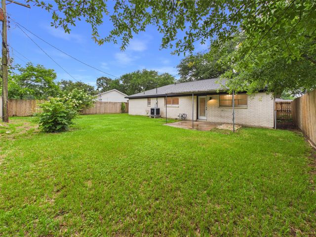 1213 Southbend Drive, Alvin, TX 77511