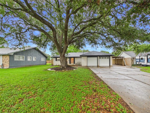 1213 Southbend Drive, Alvin, TX 77511