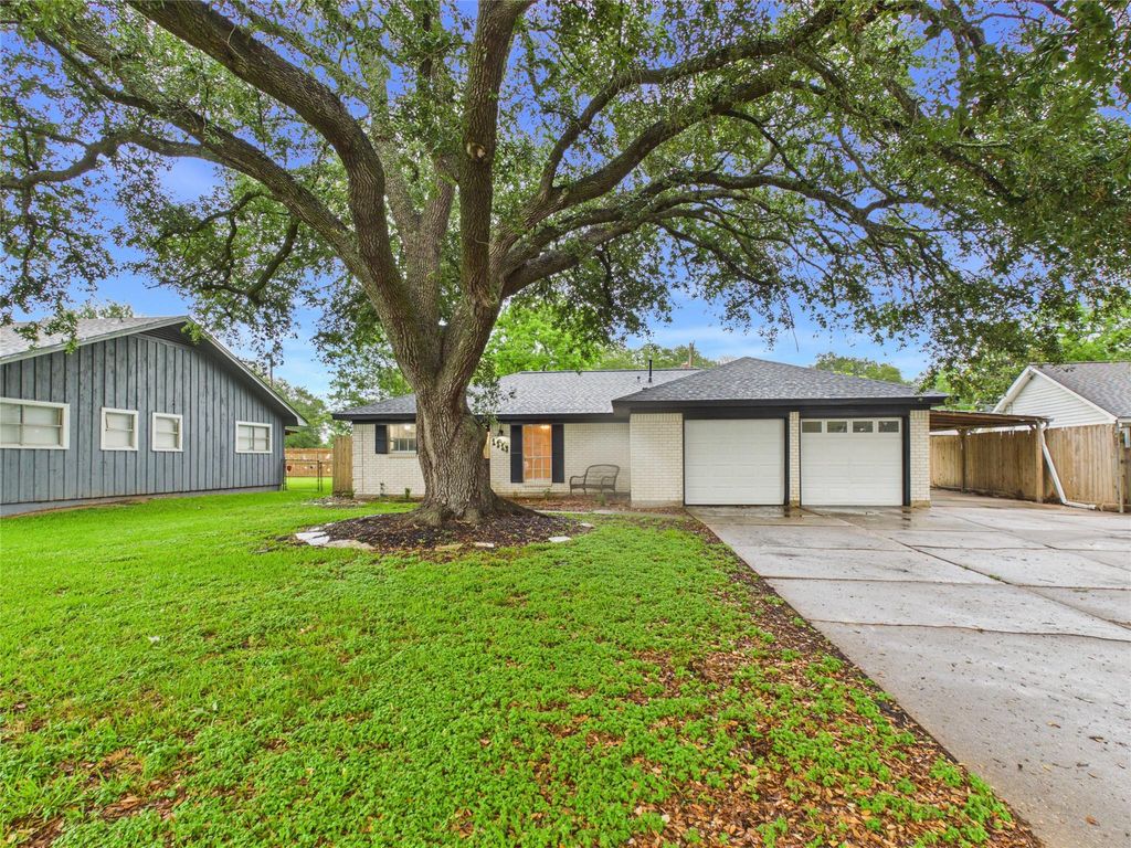 1213 Southbend Drive, Alvin, TX 77511