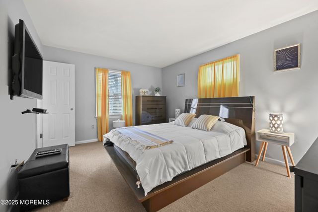 30 Mcdermott Street, Freehold, NJ 07728