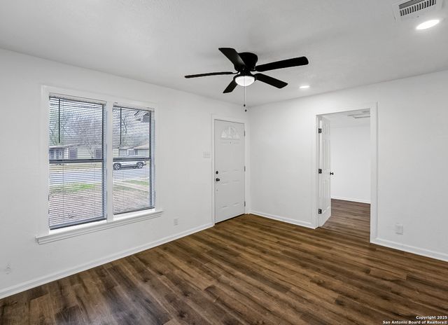 122 STOLNET ST, San Antonio, TX 78220