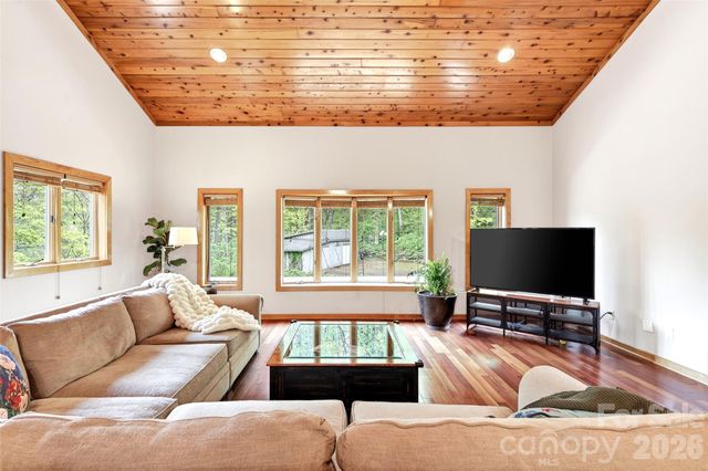 3068 S 226 Highway, Bakersville, NC 28705
