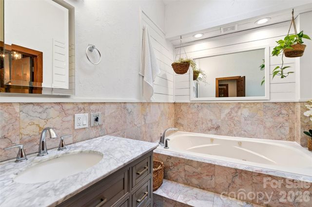3068 S 226 Highway, Bakersville, NC 28705