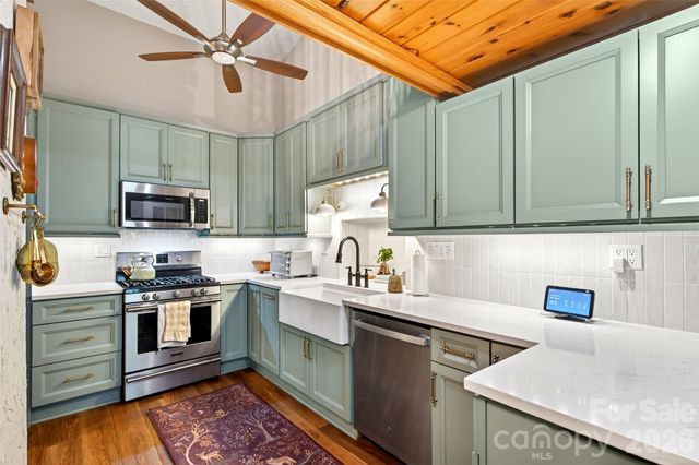 3068 S 226 Highway, Bakersville, NC 28705