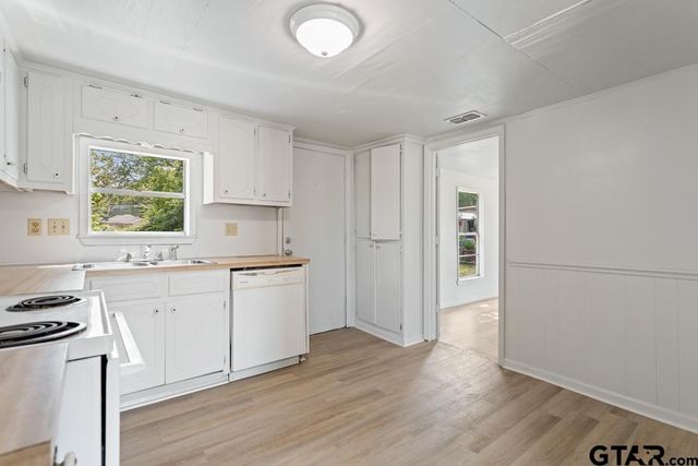 210 Cooper, Lindale, TX 75771