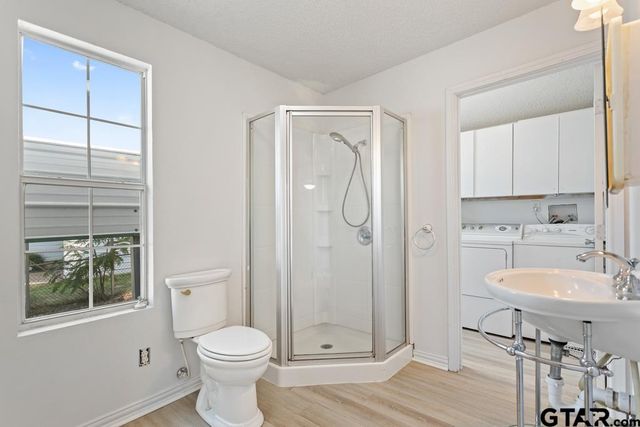 210 Cooper, Lindale, TX 75771