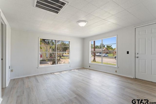 210 Cooper, Lindale, TX 75771