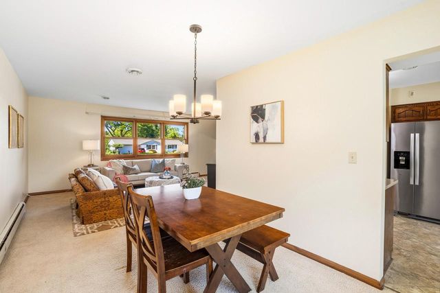 21485 Belgren ROAD, Waukesha, WI 53186