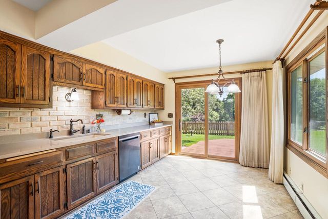 21485 Belgren ROAD, Waukesha, WI 53186