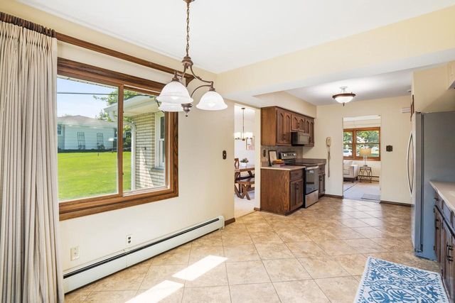 21485 Belgren ROAD, Waukesha, WI 53186