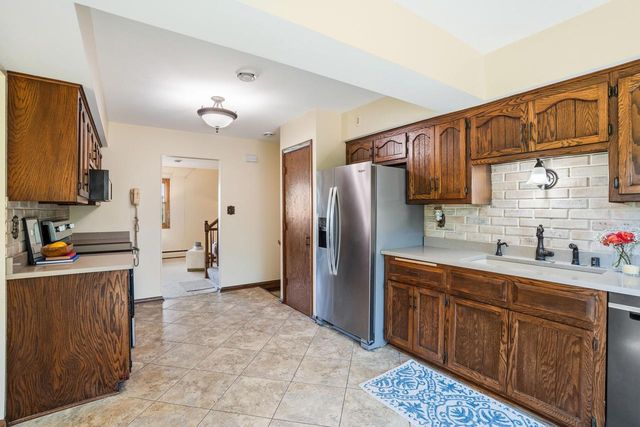 21485 Belgren ROAD, Waukesha, WI 53186