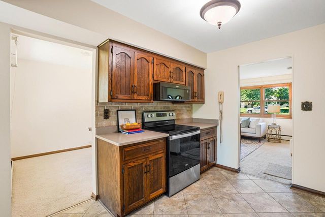 21485 Belgren ROAD, Waukesha, WI 53186