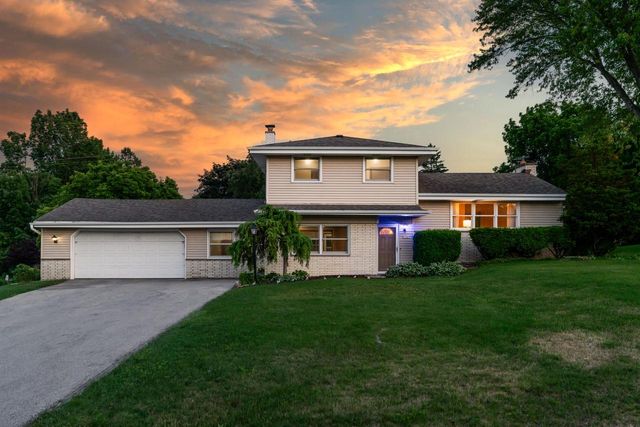 21485 Belgren ROAD, Waukesha, WI 53186