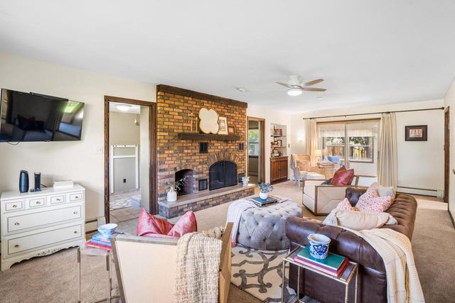 21485 Belgren ROAD, Waukesha, WI 53186