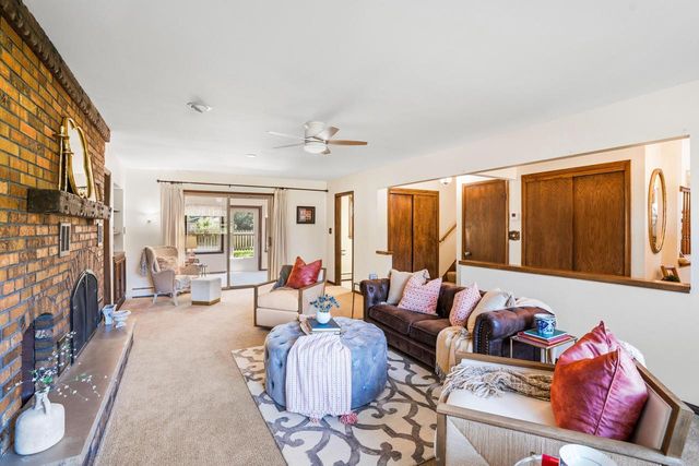 21485 Belgren ROAD, Waukesha, WI 53186