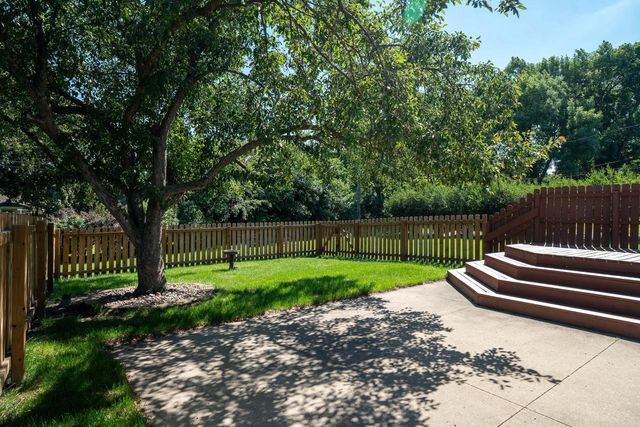 21485 Belgren ROAD, Waukesha, WI 53186