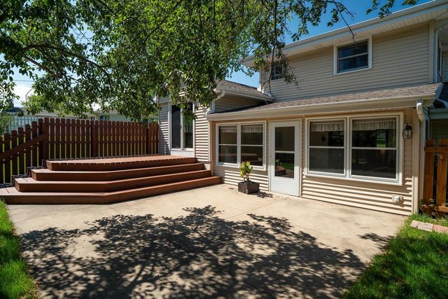21485 Belgren ROAD, Waukesha, WI 53186
