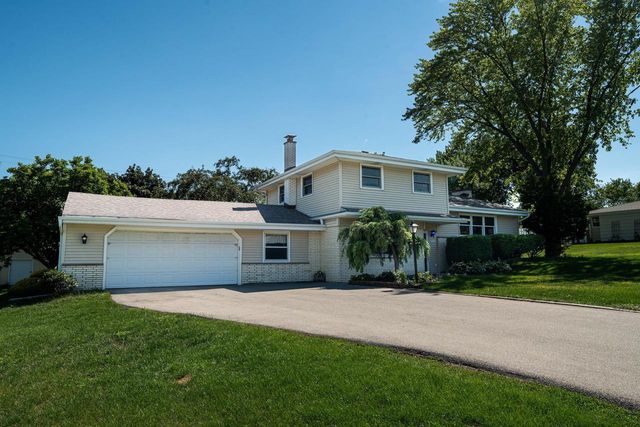 21485 Belgren ROAD, Waukesha, WI 53186